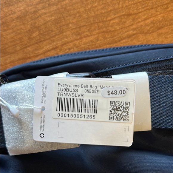 Lululemon Everywhere Belt Bag - Navy NWT - Picture 5 of 9